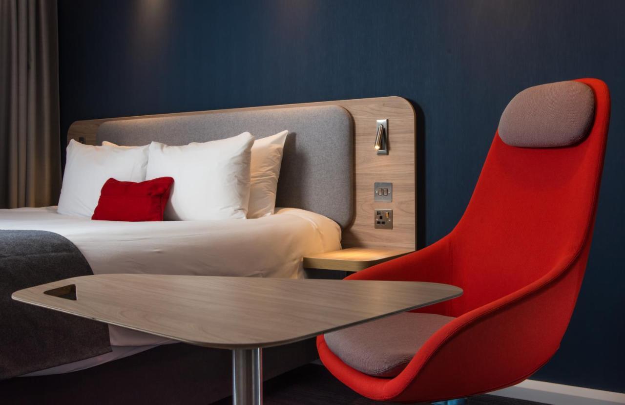 Holiday Inn Express - Bicester By Ihg エクステリア 写真