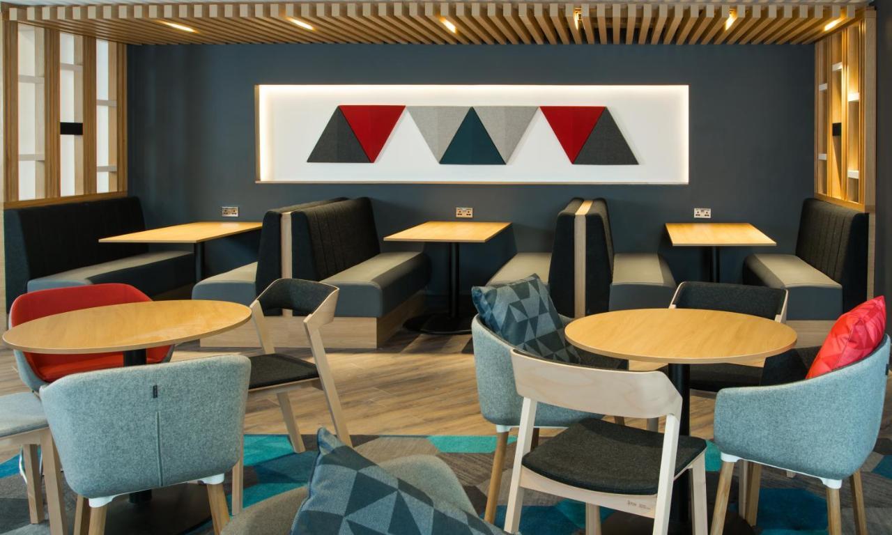 Holiday Inn Express - Bicester By Ihg エクステリア 写真