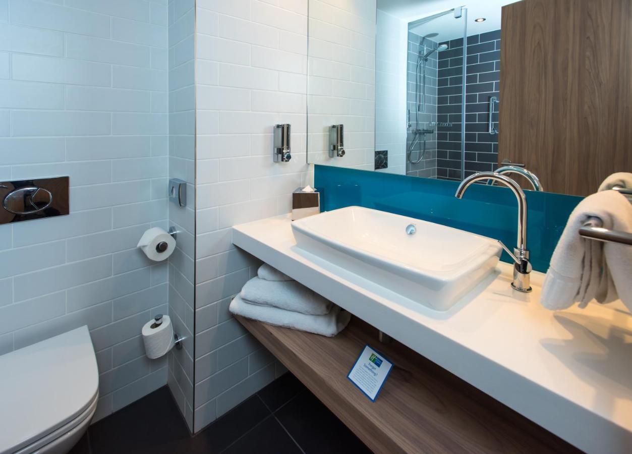 Holiday Inn Express - Bicester By Ihg エクステリア 写真