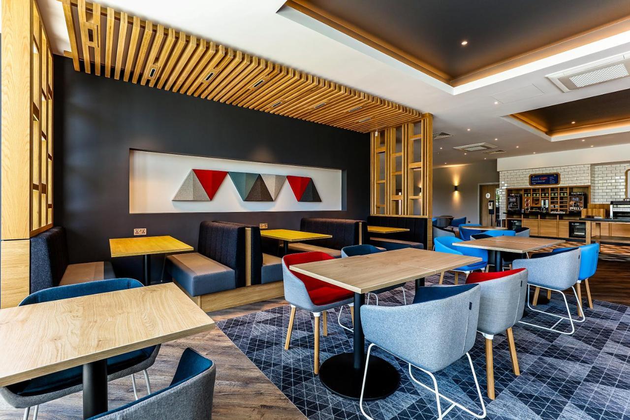 Holiday Inn Express - Bicester By Ihg エクステリア 写真