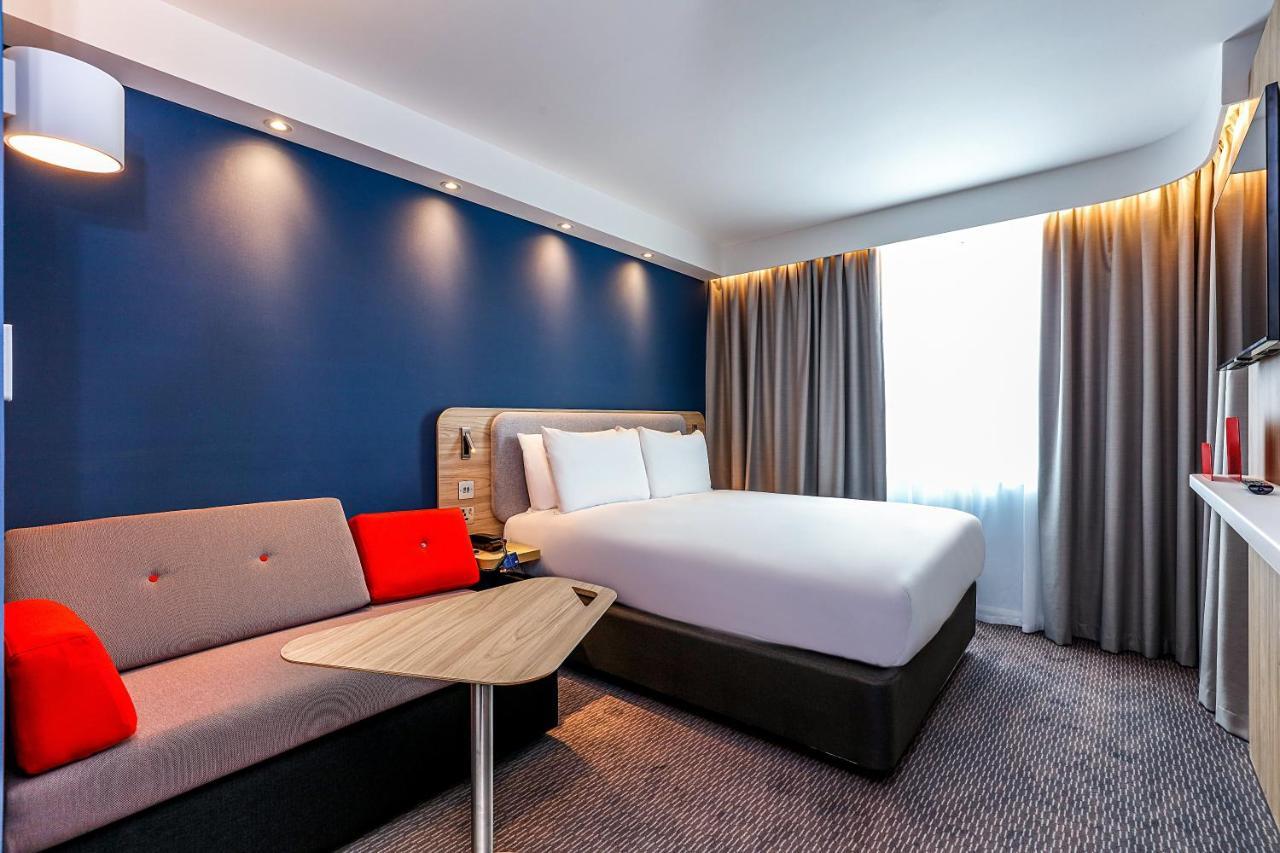 Holiday Inn Express - Bicester By Ihg エクステリア 写真