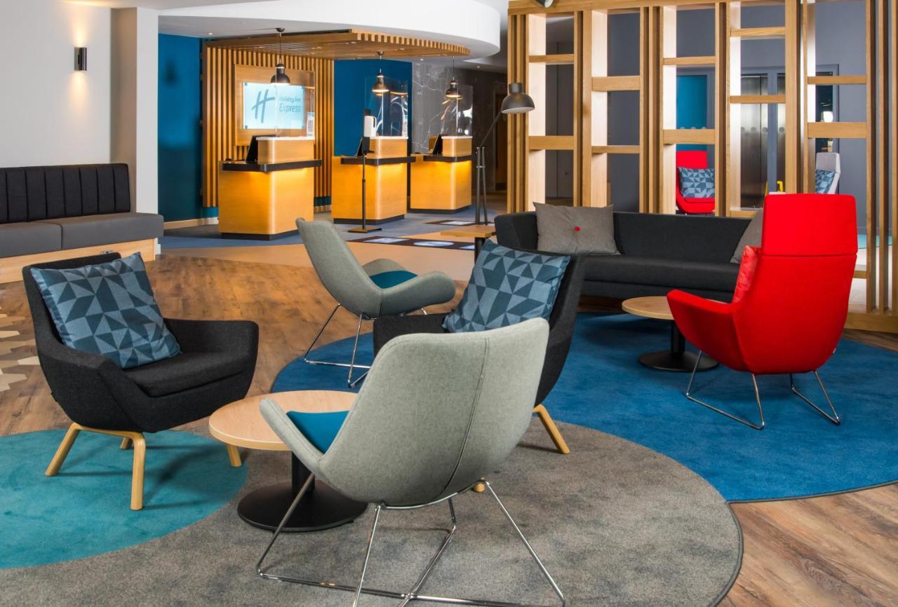 Holiday Inn Express - Bicester By Ihg エクステリア 写真