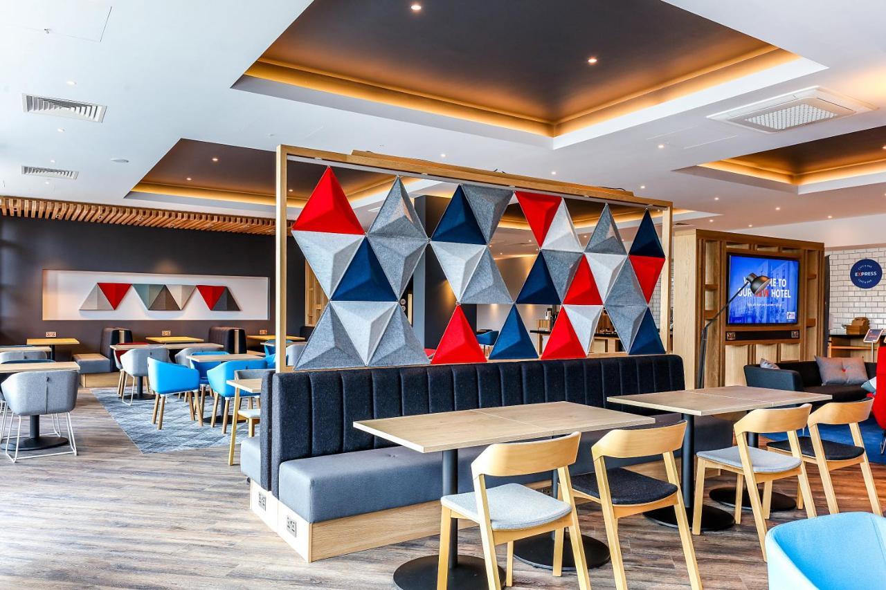 Holiday Inn Express - Bicester By Ihg エクステリア 写真