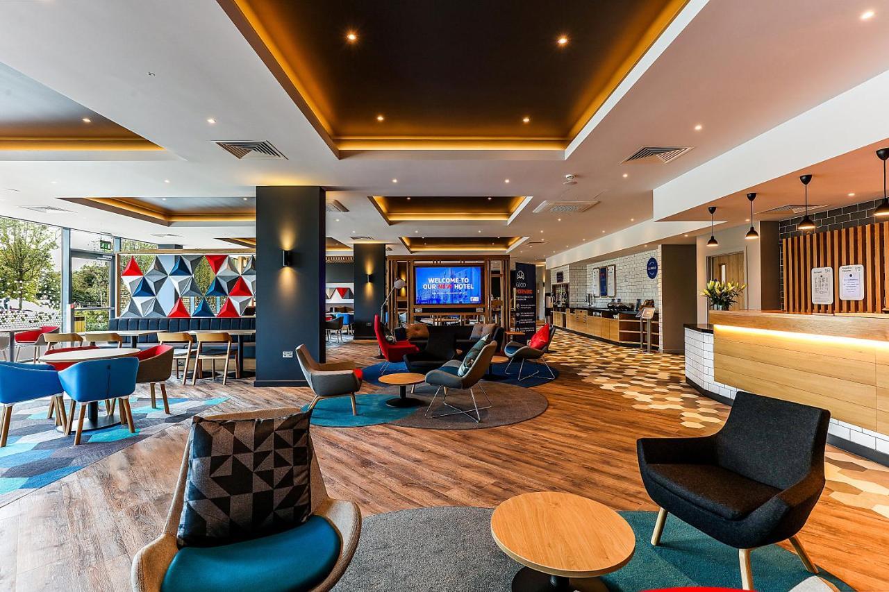 Holiday Inn Express - Bicester By Ihg エクステリア 写真