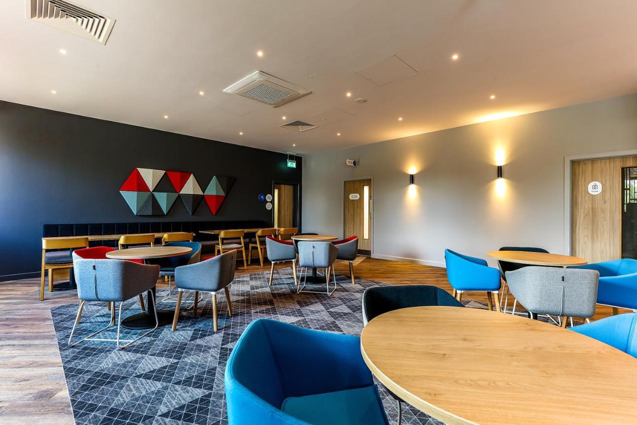 Holiday Inn Express - Bicester By Ihg エクステリア 写真