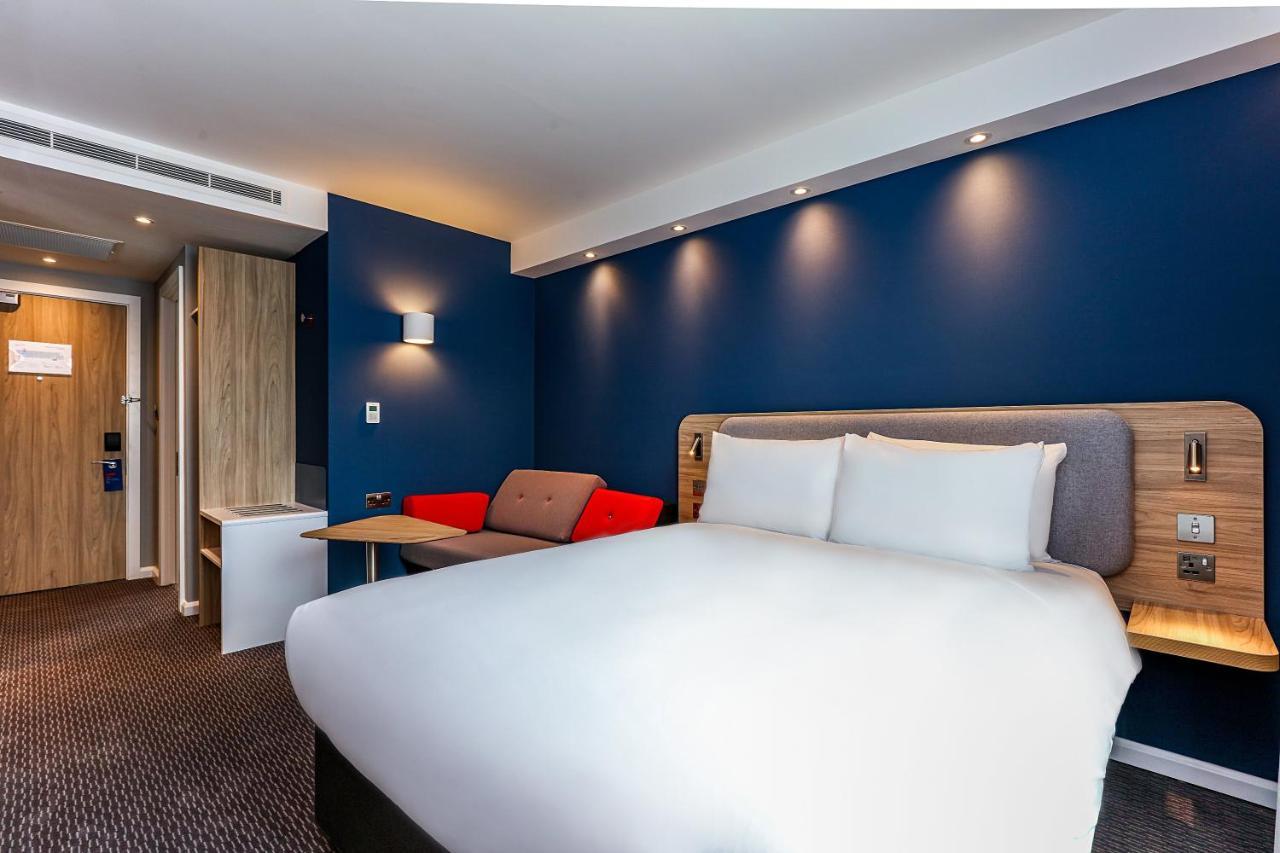 Holiday Inn Express - Bicester By Ihg エクステリア 写真