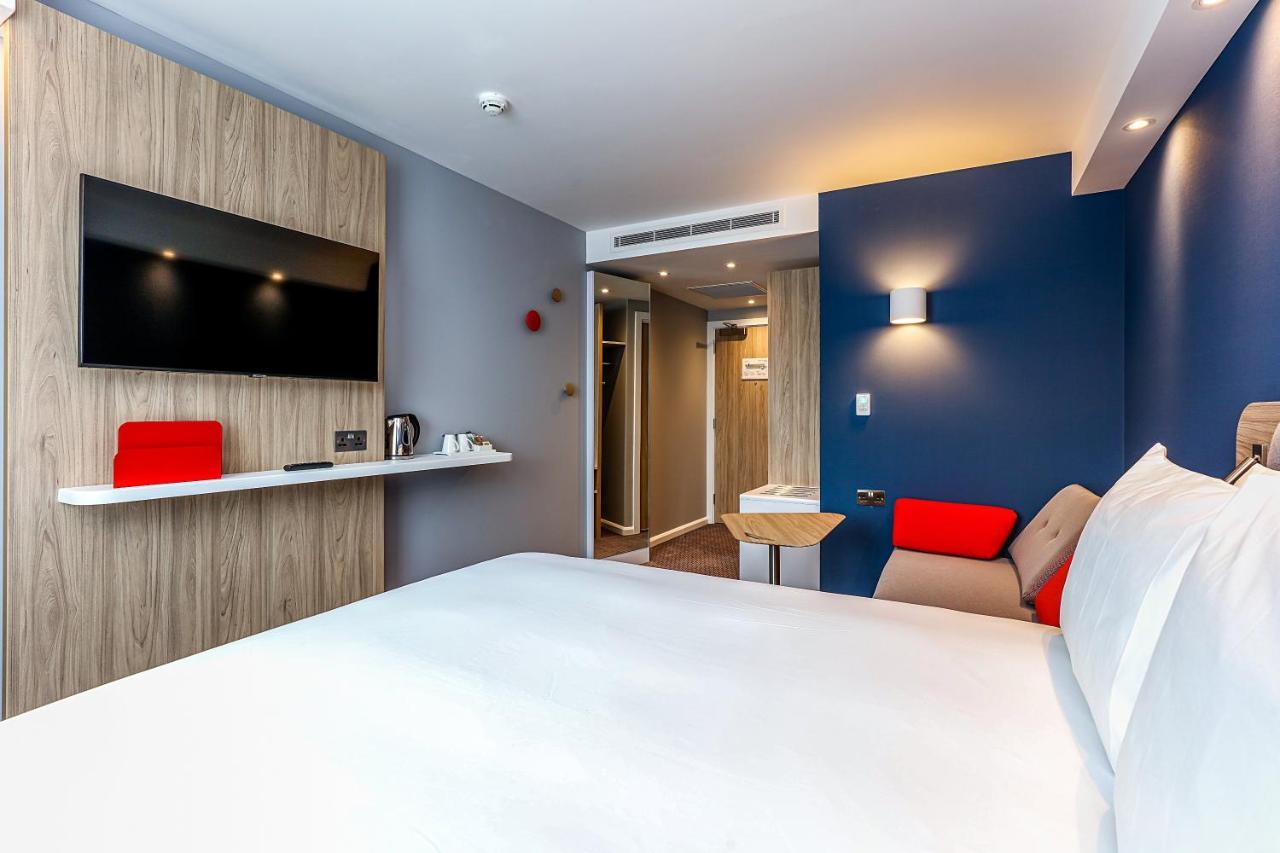Holiday Inn Express - Bicester By Ihg エクステリア 写真