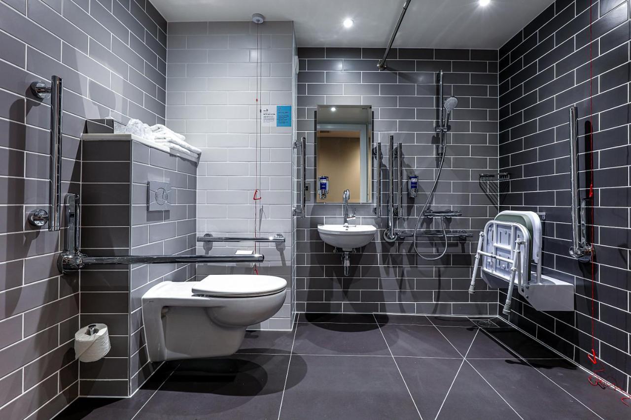 Holiday Inn Express - Bicester By Ihg エクステリア 写真