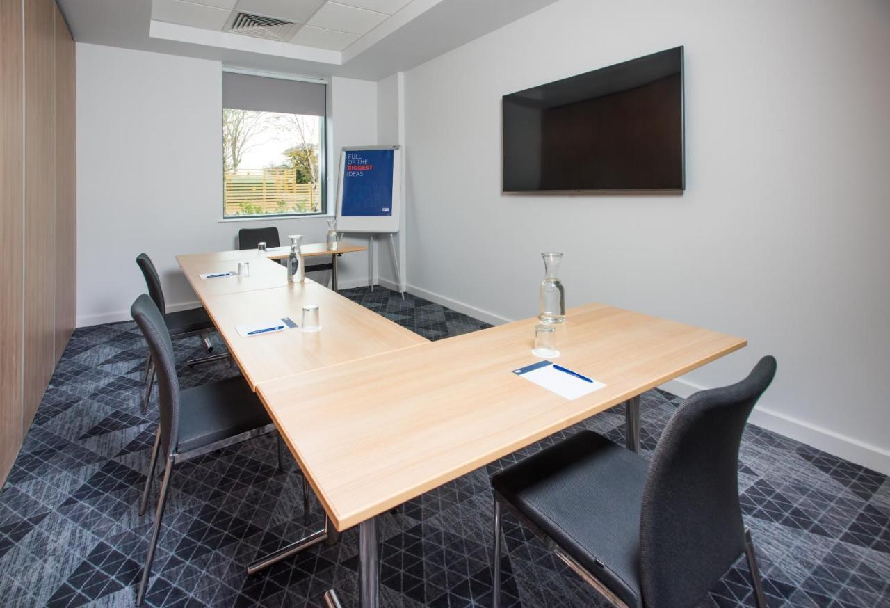 Holiday Inn Express - Bicester By Ihg エクステリア 写真