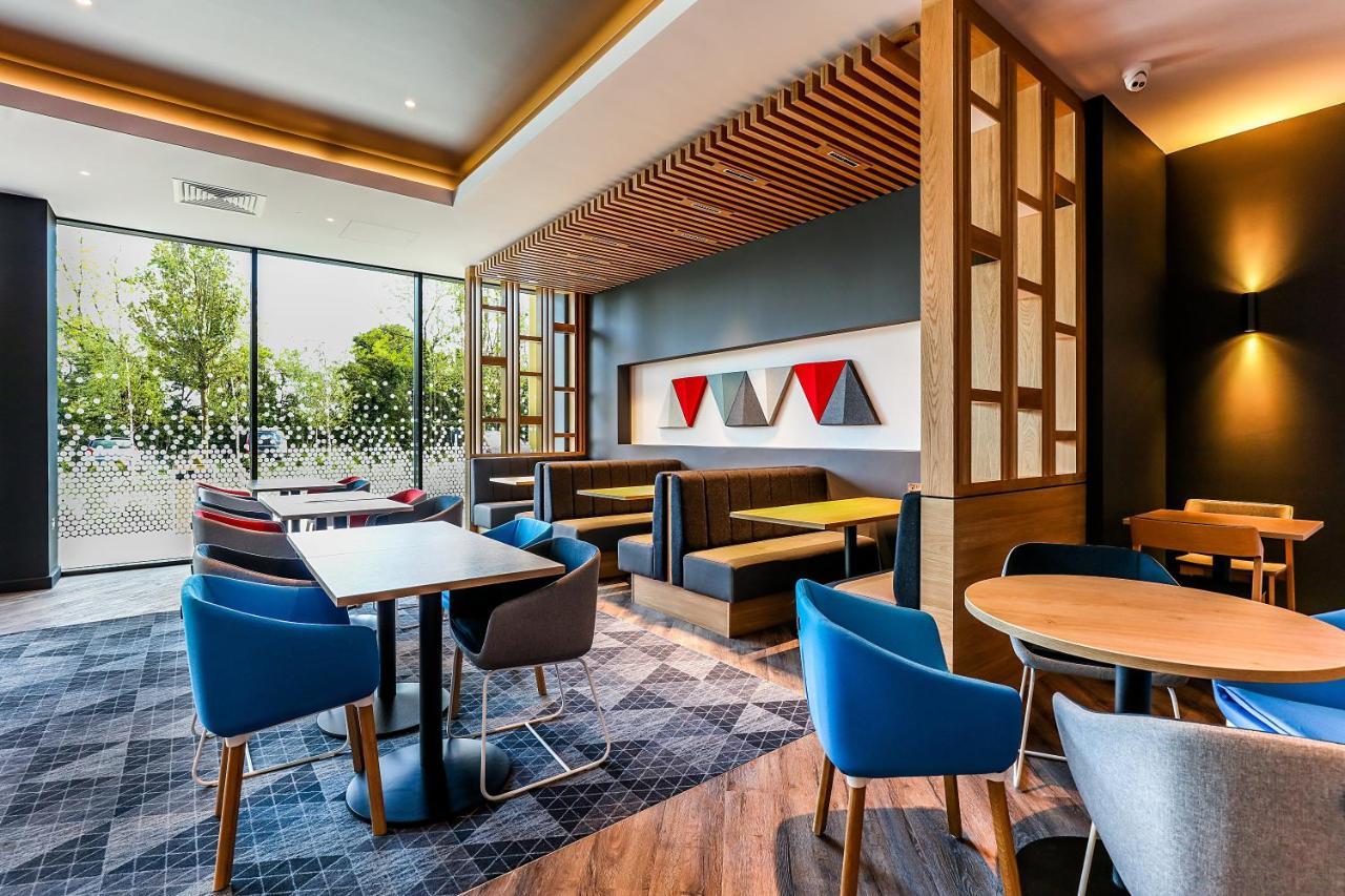 Holiday Inn Express - Bicester By Ihg エクステリア 写真