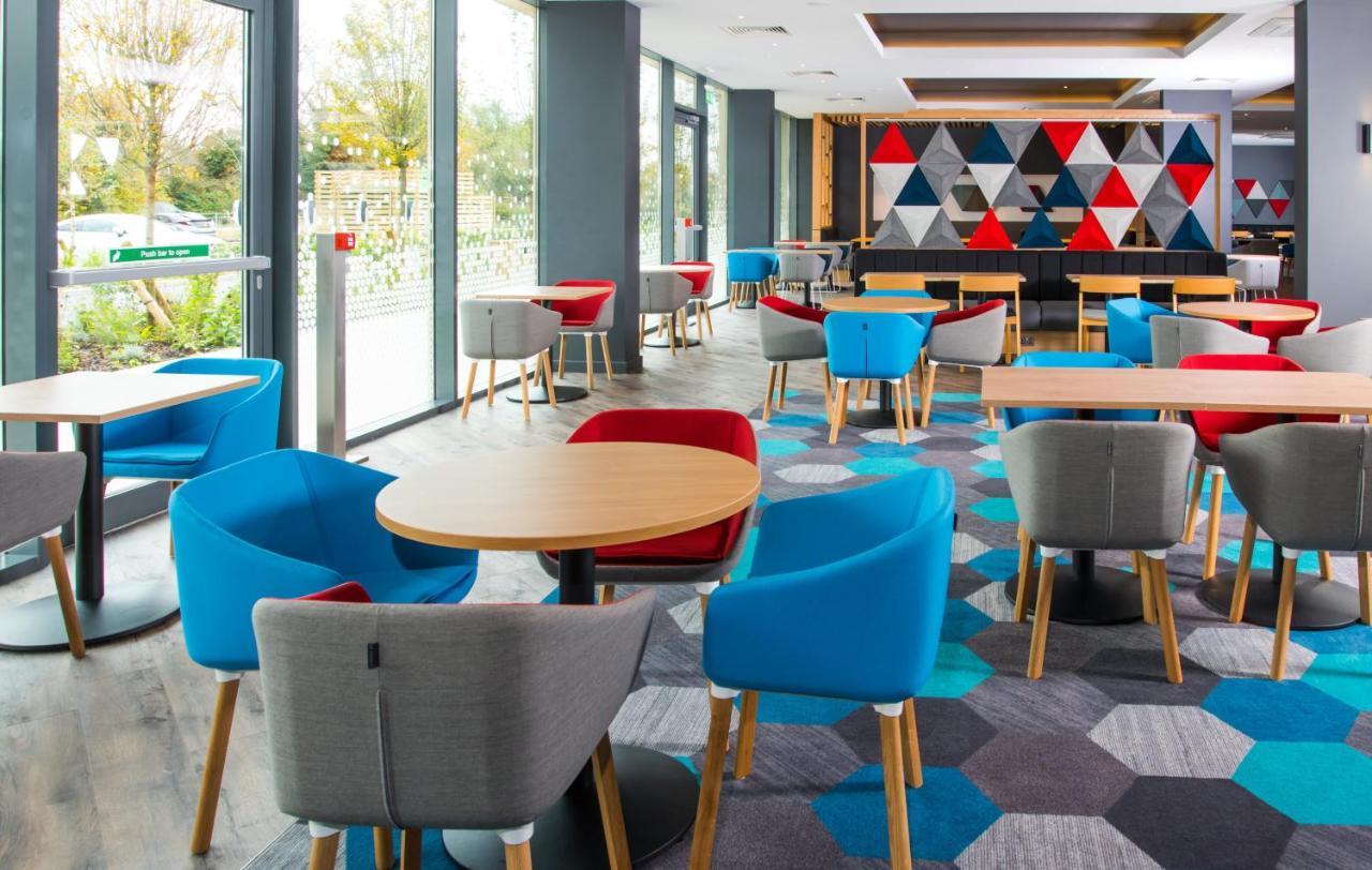 Holiday Inn Express - Bicester By Ihg エクステリア 写真