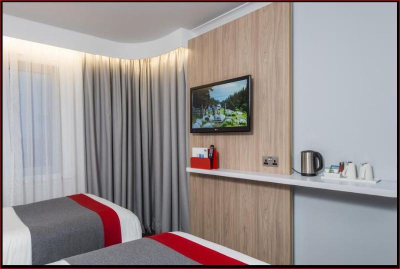 Holiday Inn Express - Bicester By Ihg エクステリア 写真
