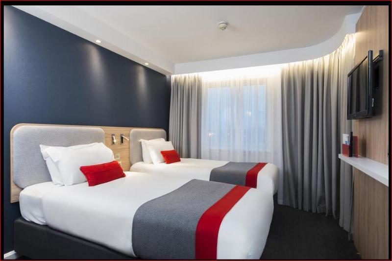 Holiday Inn Express - Bicester By Ihg エクステリア 写真